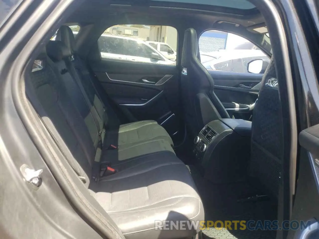 6 Photograph of a damaged car SADCZ2EE7MA675772 JAGUAR F-PACE 2021