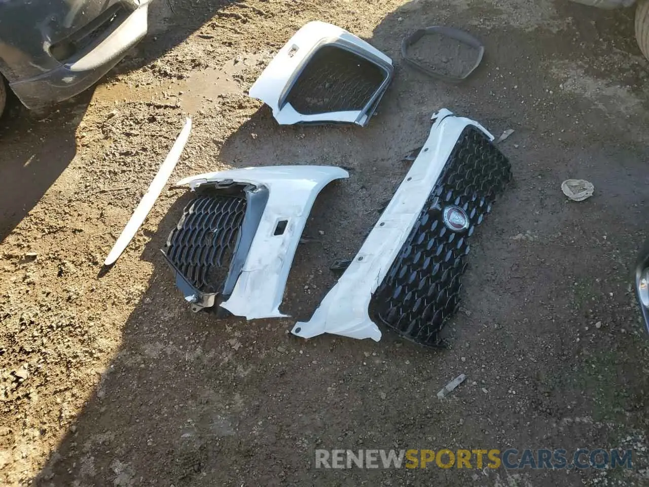 12 Photograph of a damaged car SADCZ2EE9MA683503 JAGUAR F-PACE 2021