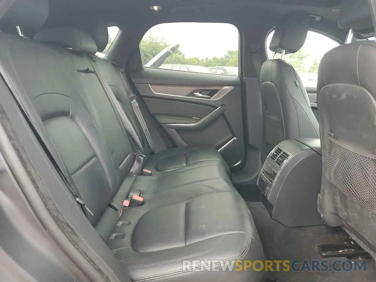 11 Photograph of a damaged car SADCJ2EX4NA689249 JAGUAR F-PACE 2022