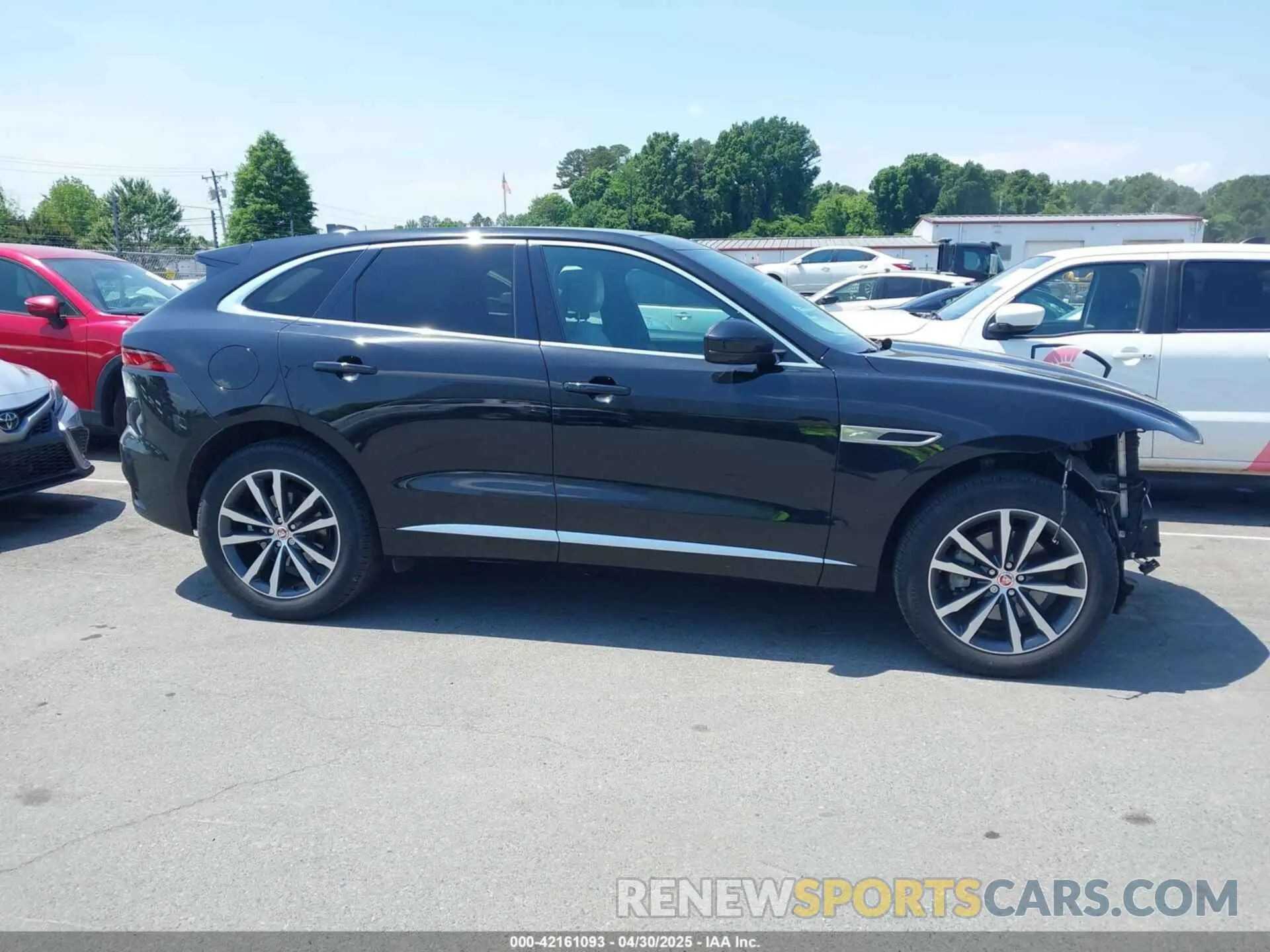 13 Photograph of a damaged car SADCJ2EXXNA689739 JAGUAR F-PACE 2022