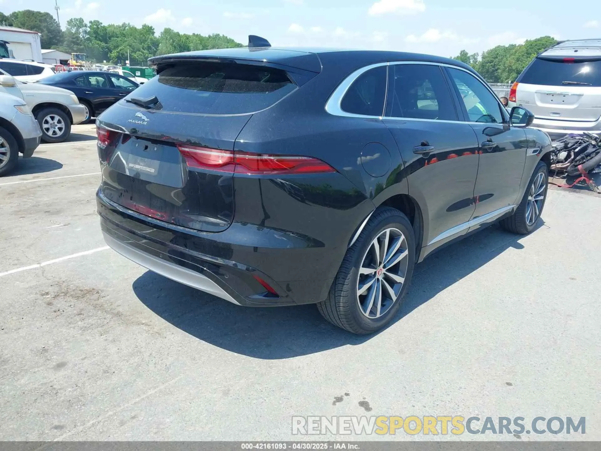 4 Photograph of a damaged car SADCJ2EXXNA689739 JAGUAR F-PACE 2022