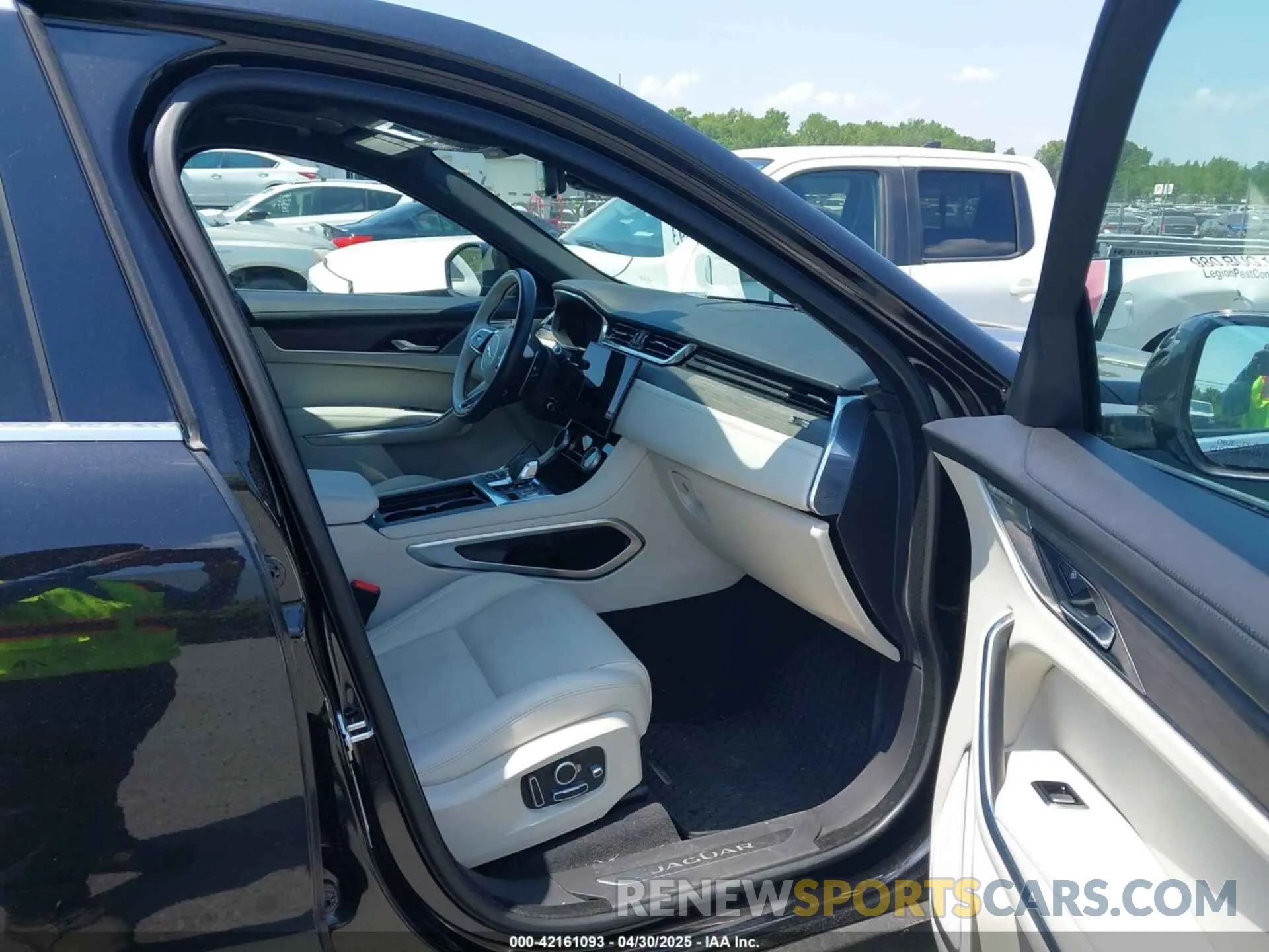 5 Photograph of a damaged car SADCJ2EXXNA689739 JAGUAR F-PACE 2022