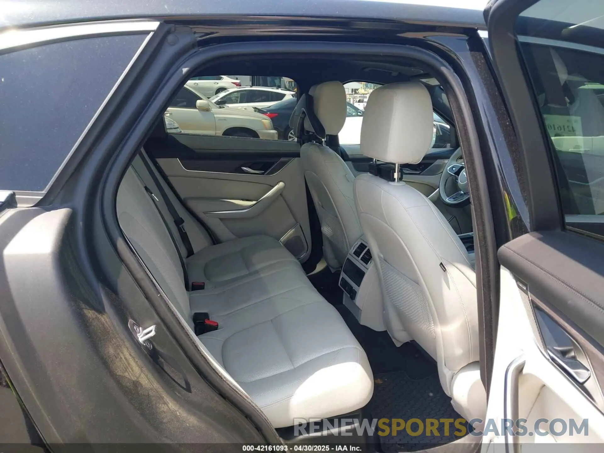 8 Photograph of a damaged car SADCJ2EXXNA689739 JAGUAR F-PACE 2022