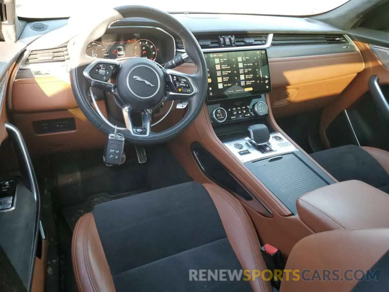 8 Photograph of a damaged car SADCZ2EE5NA700895 JAGUAR F-PACE 2022