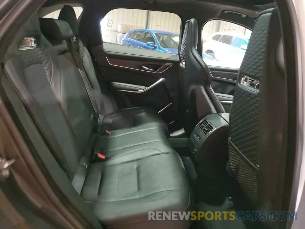 11 Photograph of a damaged car SADCZ2EE9NA692588 JAGUAR F-PACE 2022