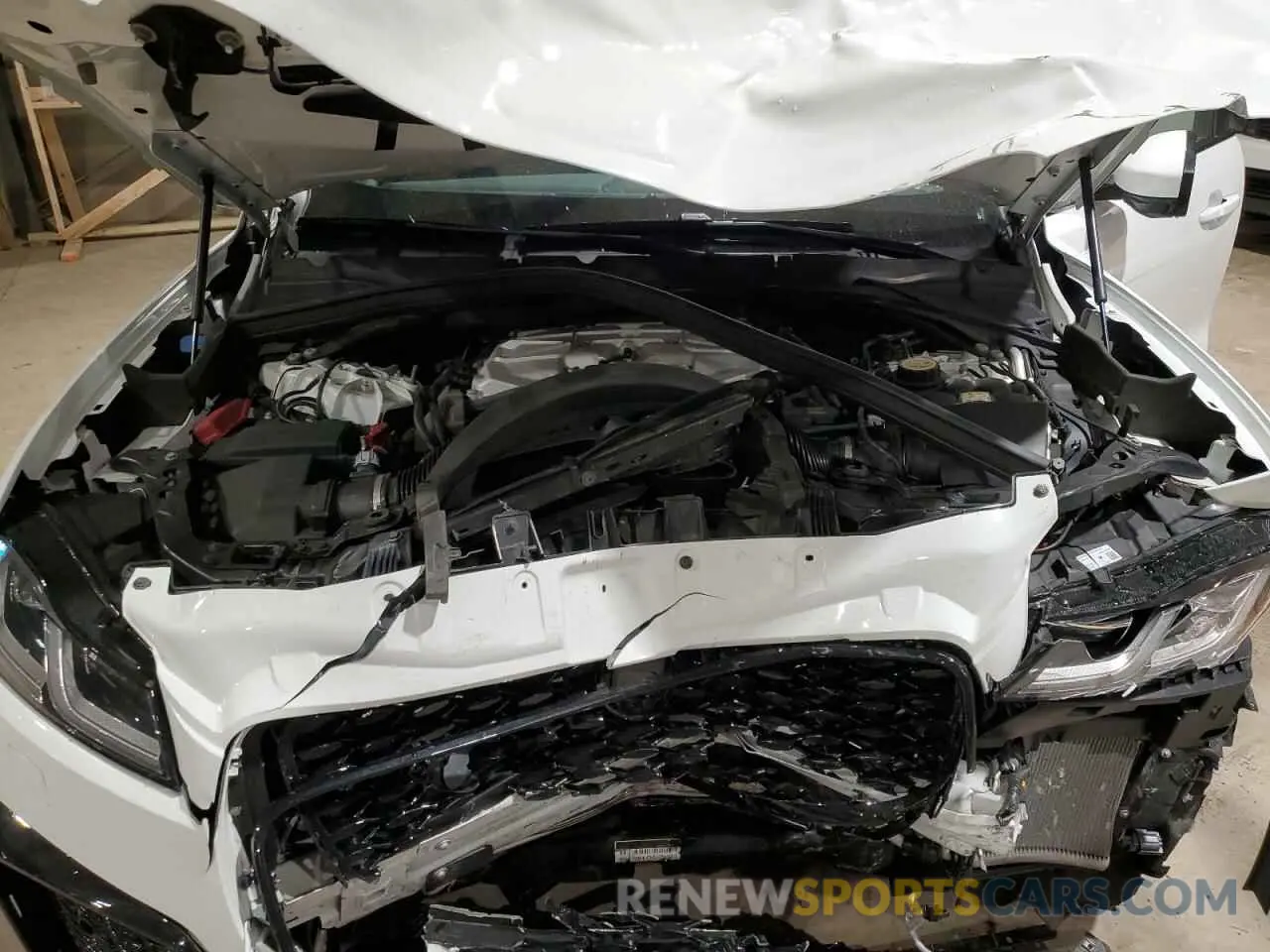 13 Photograph of a damaged car SADCZ2EE9NA692588 JAGUAR F-PACE 2022