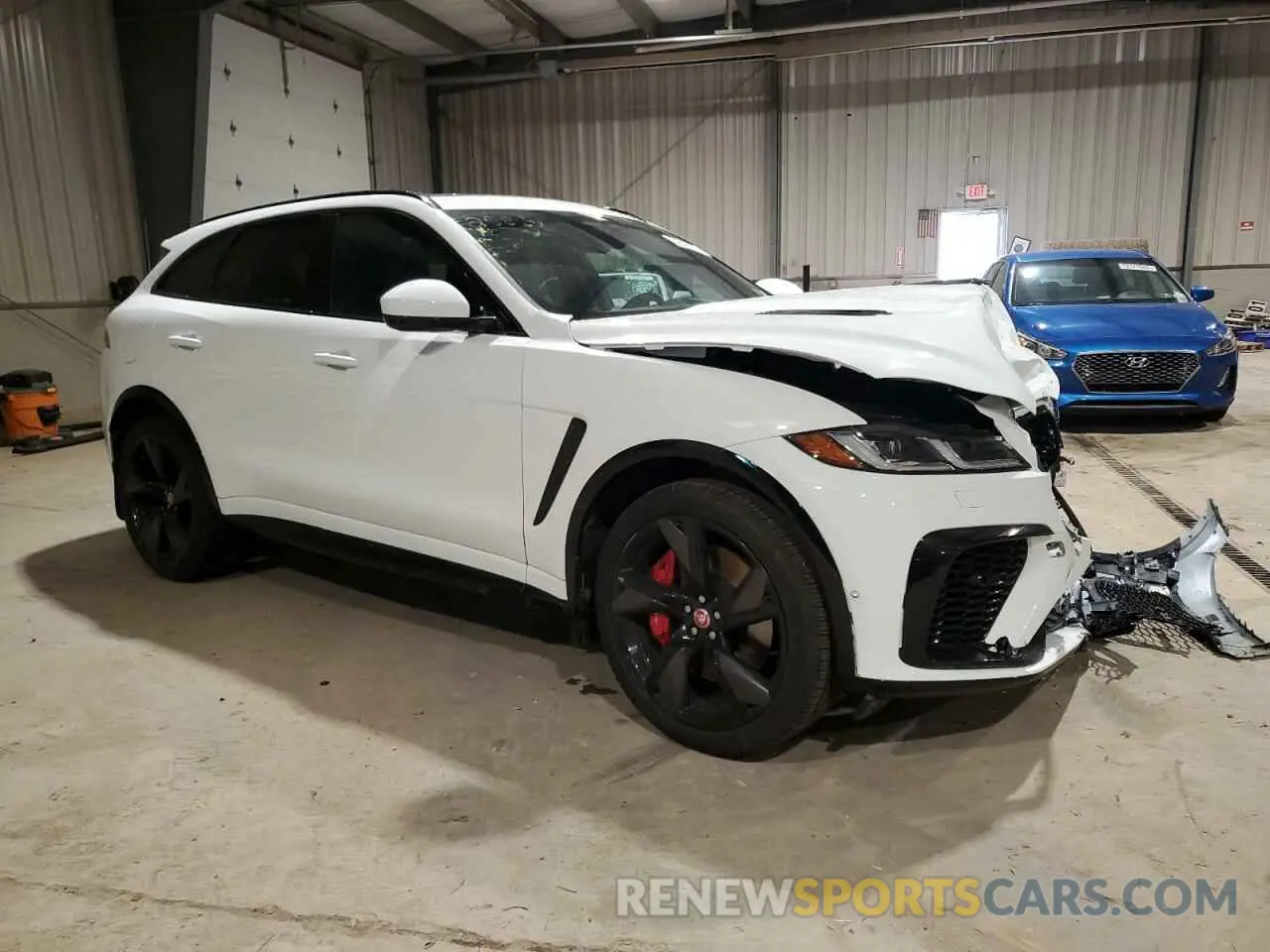 4 Photograph of a damaged car SADCZ2EE9NA692588 JAGUAR F-PACE 2022