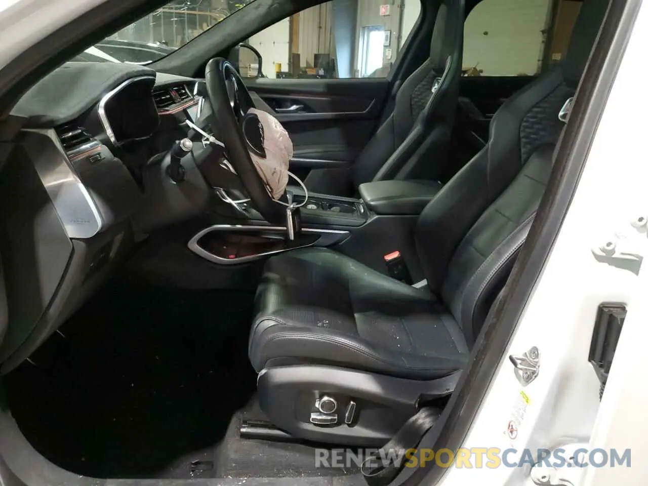 7 Photograph of a damaged car SADCZ2EE9NA692588 JAGUAR F-PACE 2022