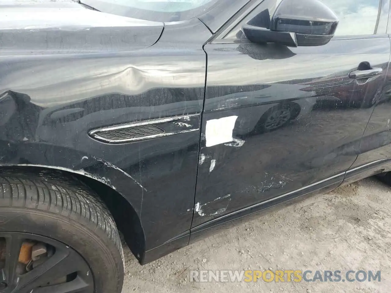 13 Photograph of a damaged car SADCJ2EX4PA707574 JAGUAR F-PACE 2023