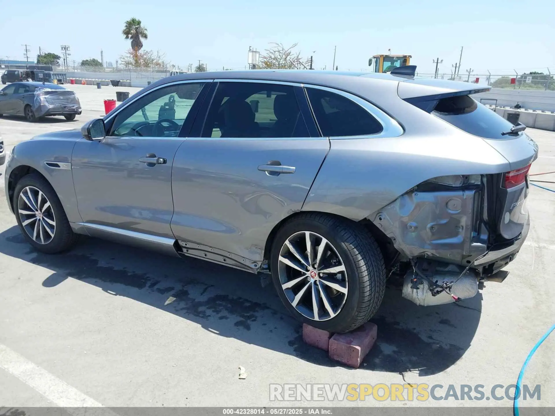 3 Photograph of a damaged car SADCT2FU0PA711507 JAGUAR F-PACE 2023