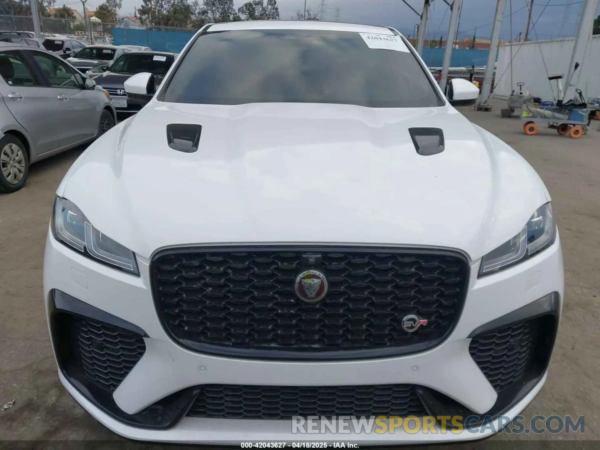 13 Photograph of a damaged car SADCZ2EE5PA704142 JAGUAR F-PACE 2023