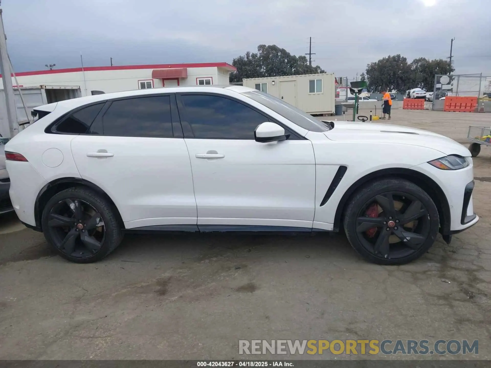 14 Photograph of a damaged car SADCZ2EE5PA704142 JAGUAR F-PACE 2023