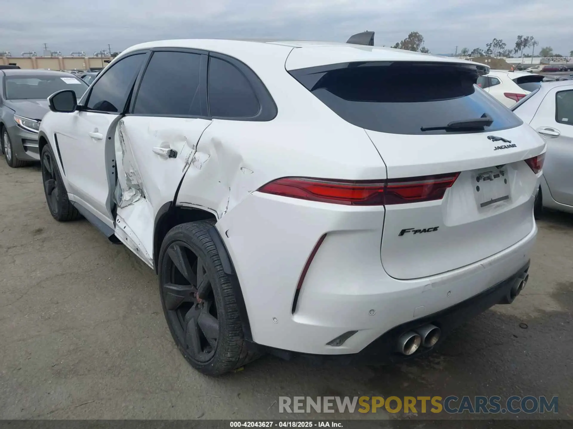 3 Photograph of a damaged car SADCZ2EE5PA704142 JAGUAR F-PACE 2023