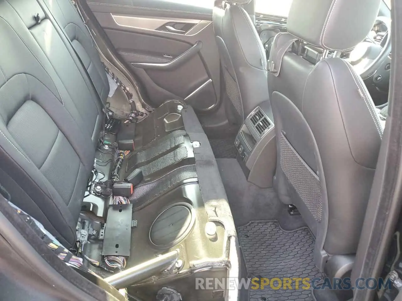 11 Photograph of a damaged car SADCT2EX0RA723879 JAGUAR F-PACE 2024