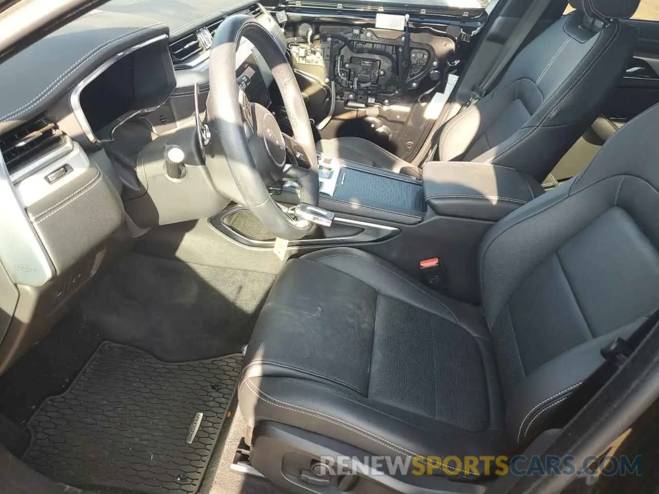 7 Photograph of a damaged car SADCT2EX0RA723879 JAGUAR F-PACE 2024