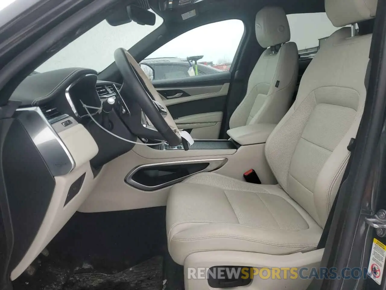 7 Photograph of a damaged car SADCT2EX2RA724645 JAGUAR F-PACE 2024