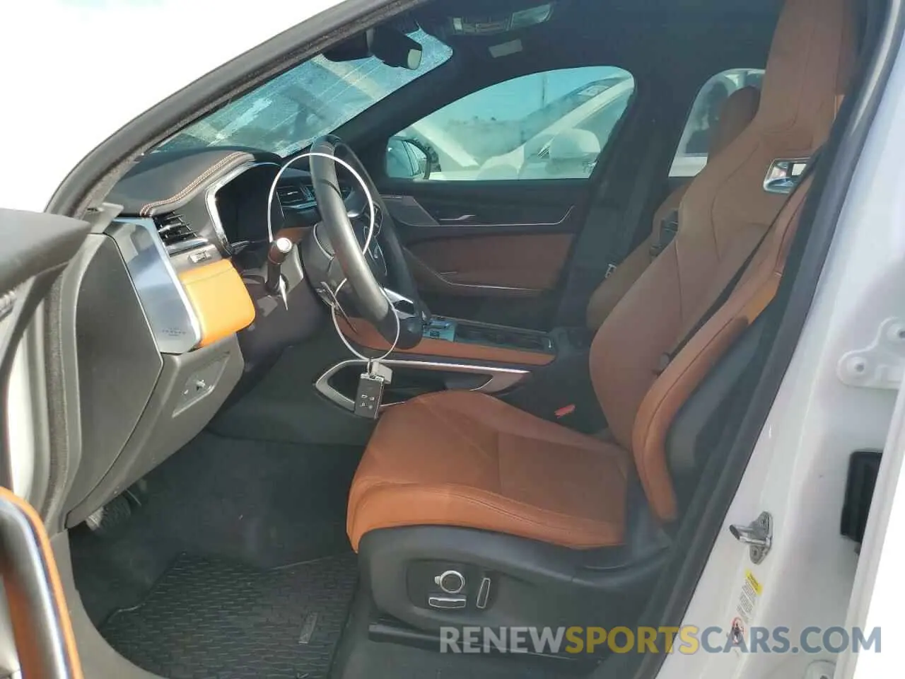 7 Photograph of a damaged car SADCT2EX5RA721187 JAGUAR F-PACE 2024