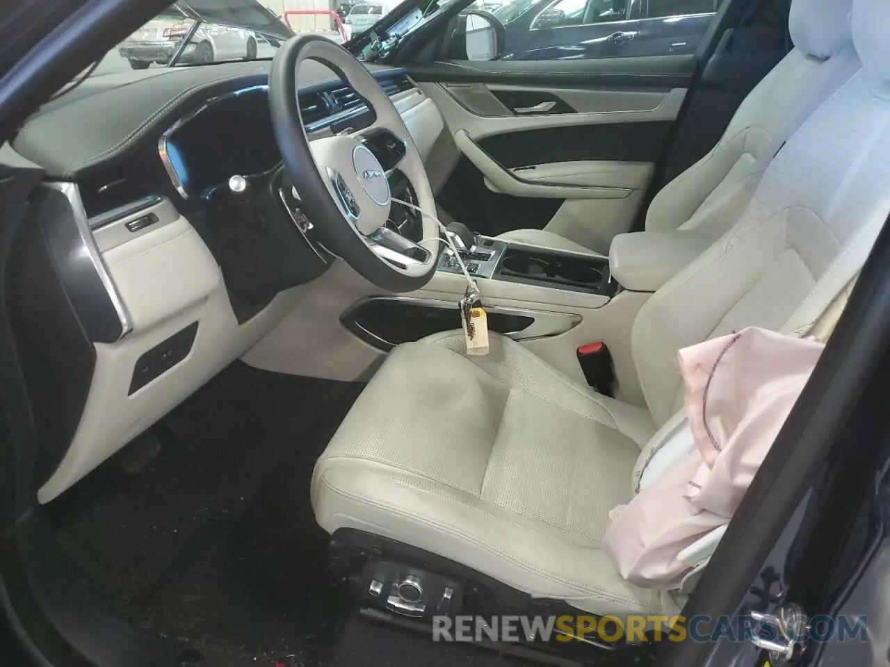 7 Photograph of a damaged car SADCT2FU1RA739013 JAGUAR F-PACE 2024