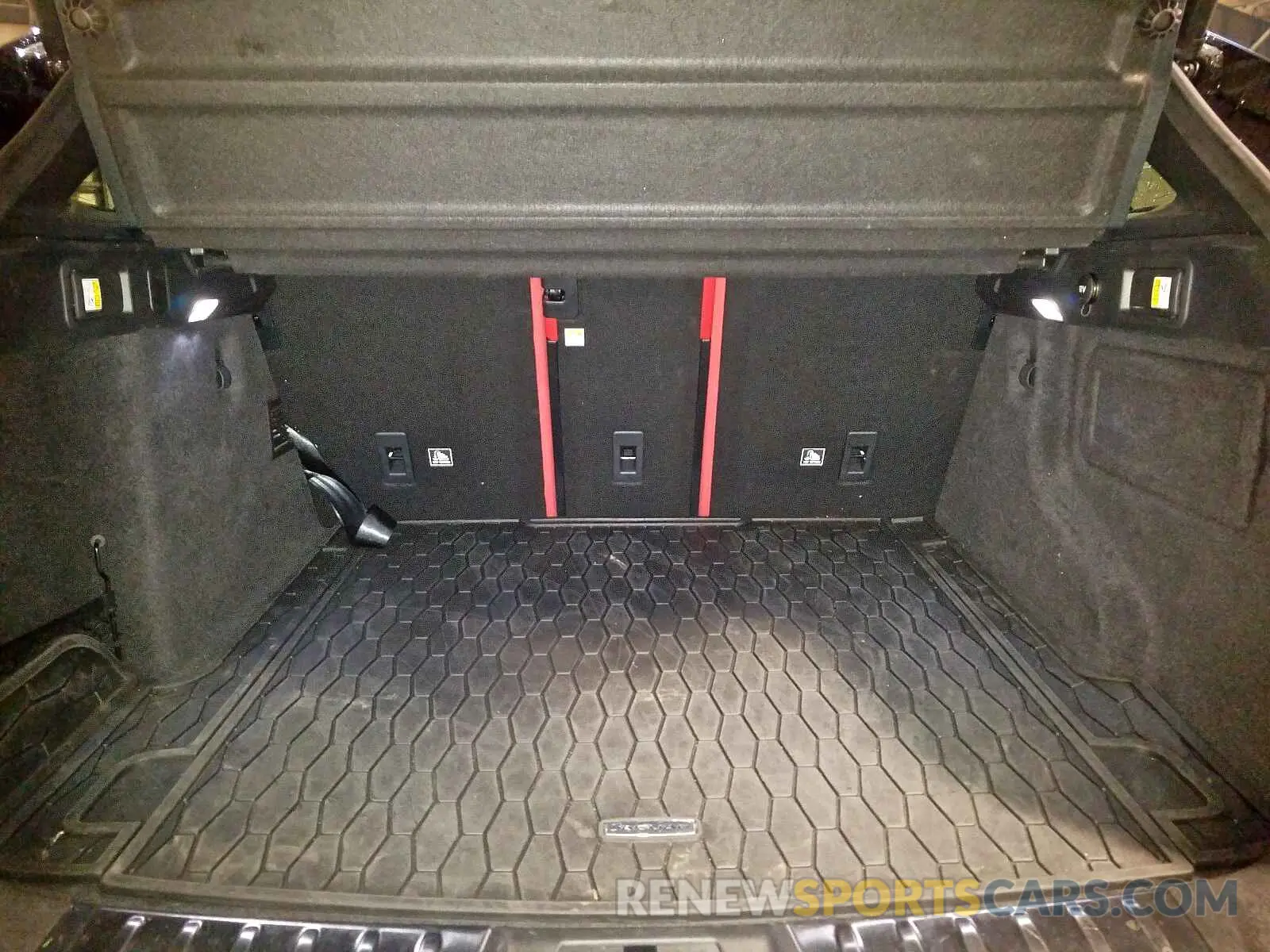 9 Photograph of a damaged car SADCM2FV7KA399314 JAGUAR F-PACE S 2019