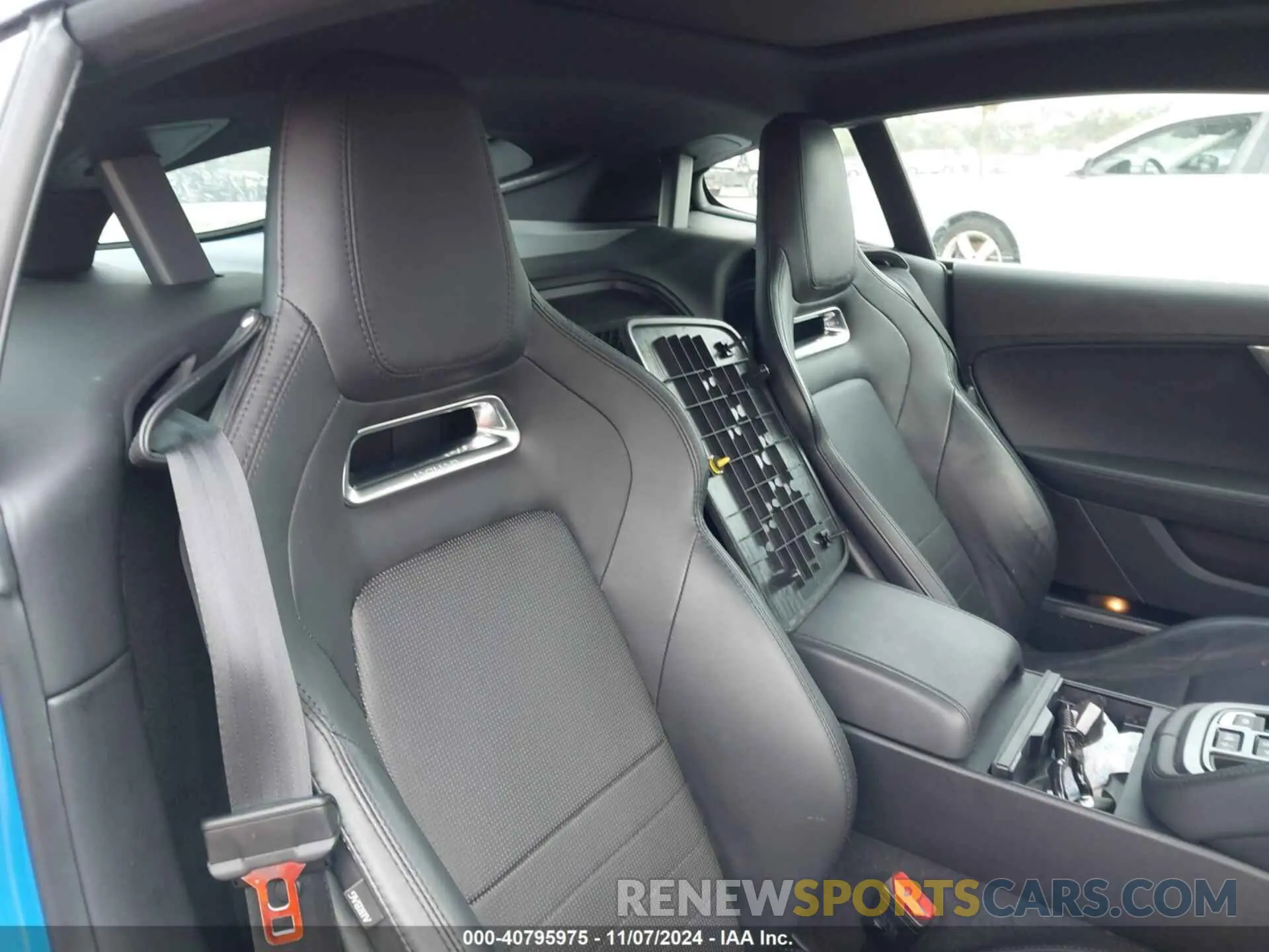 8 Фотография поврежденного автомобиля SAJDD1EV6KCK61037 JAGUAR F-TYPE 2019