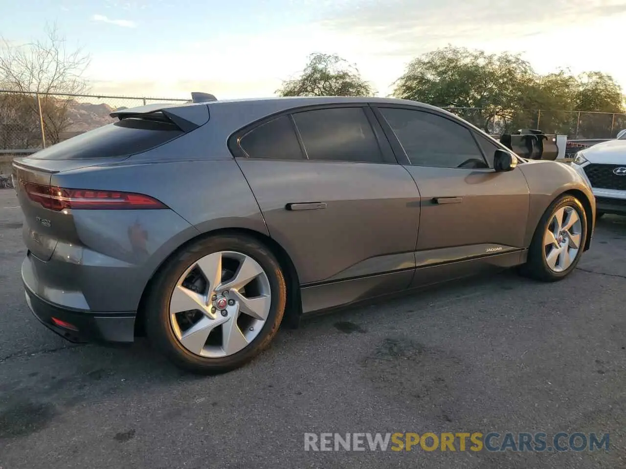 3 Photograph of a damaged car SADHB2S10K1F73211 JAGUAR I-PACE 2019