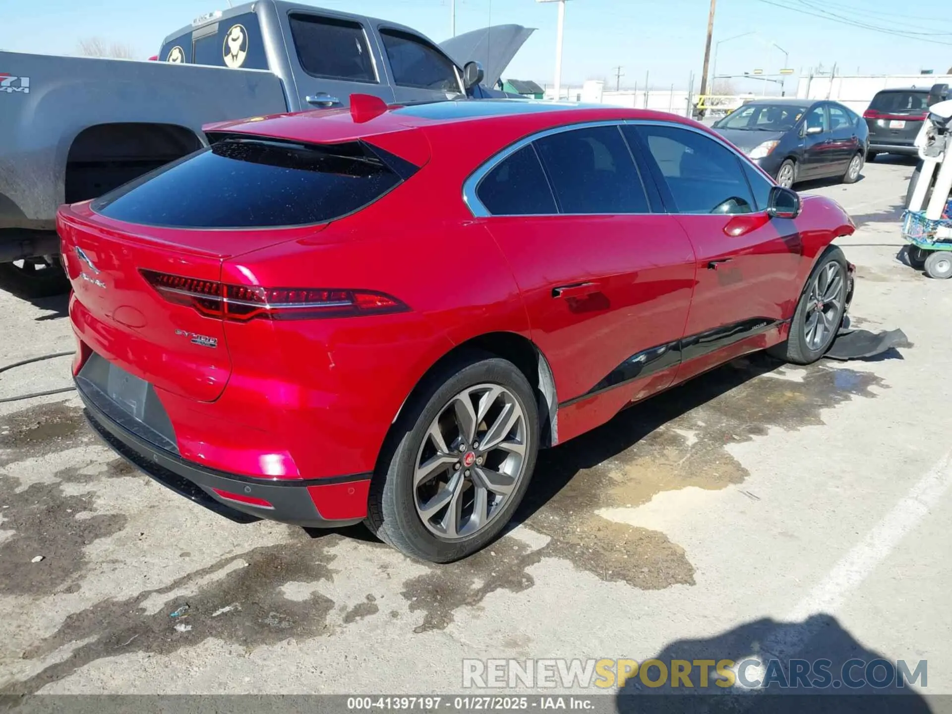 4 Photograph of a damaged car SADHD2S11K1F73003 JAGUAR I-PACE 2019