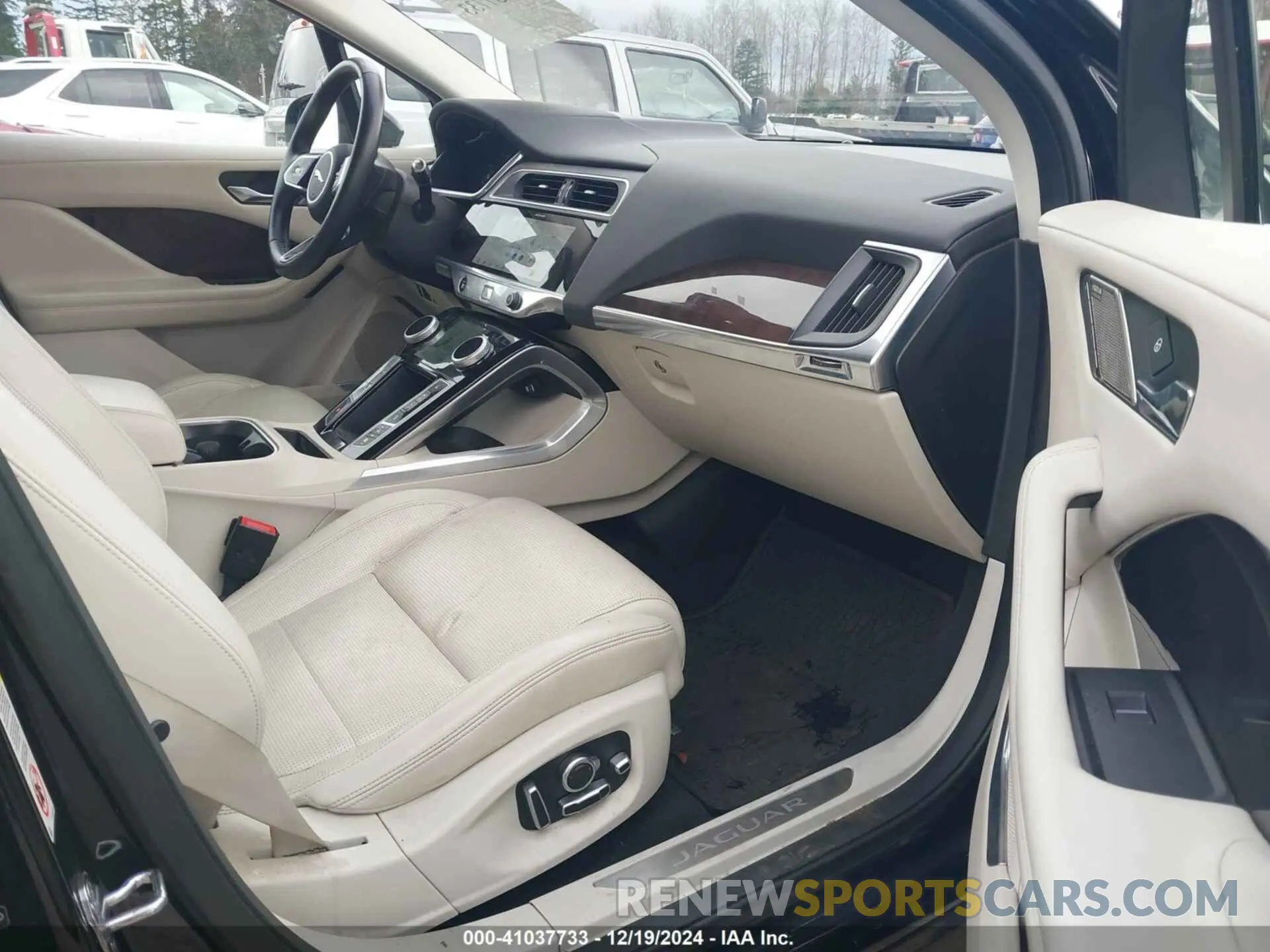 5 Photograph of a damaged car SADHD2S11K1F75415 JAGUAR I-PACE 2019