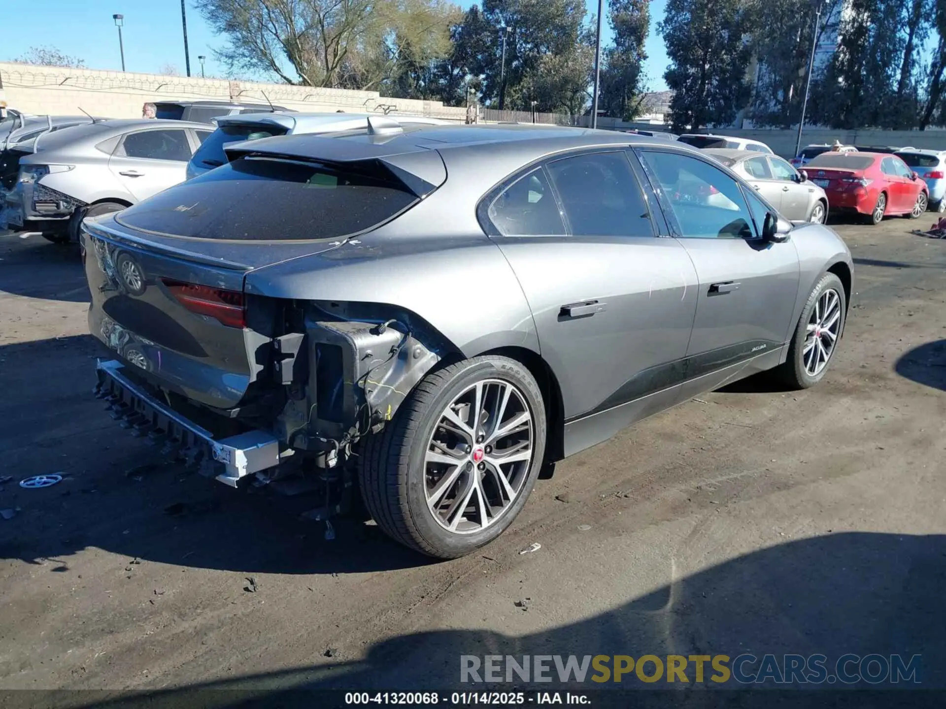 4 Photograph of a damaged car SADHD2S12K1F66268 JAGUAR I-PACE 2019
