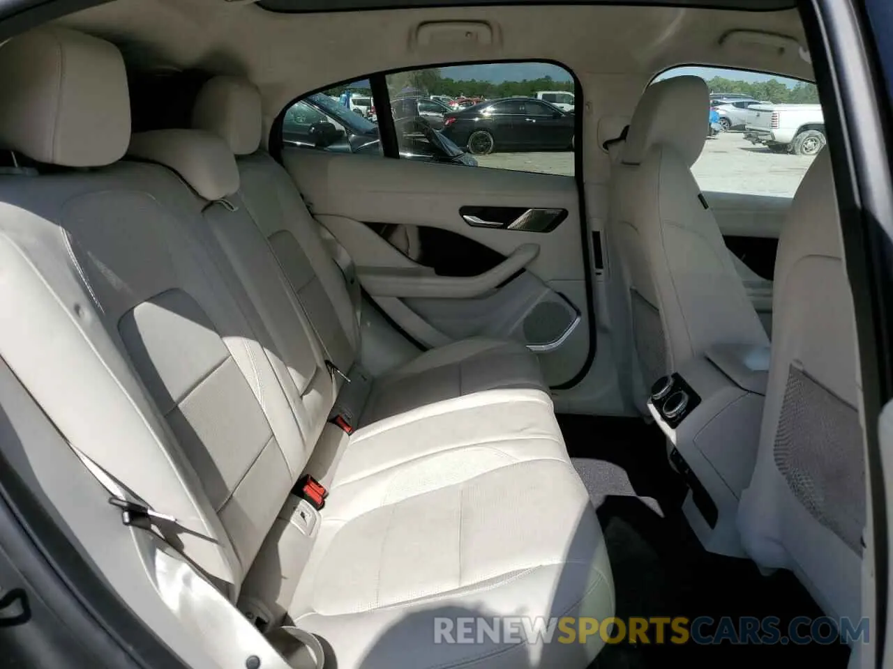 11 Photograph of a damaged car SADHD2S14K1F63517 JAGUAR I-PACE 2019