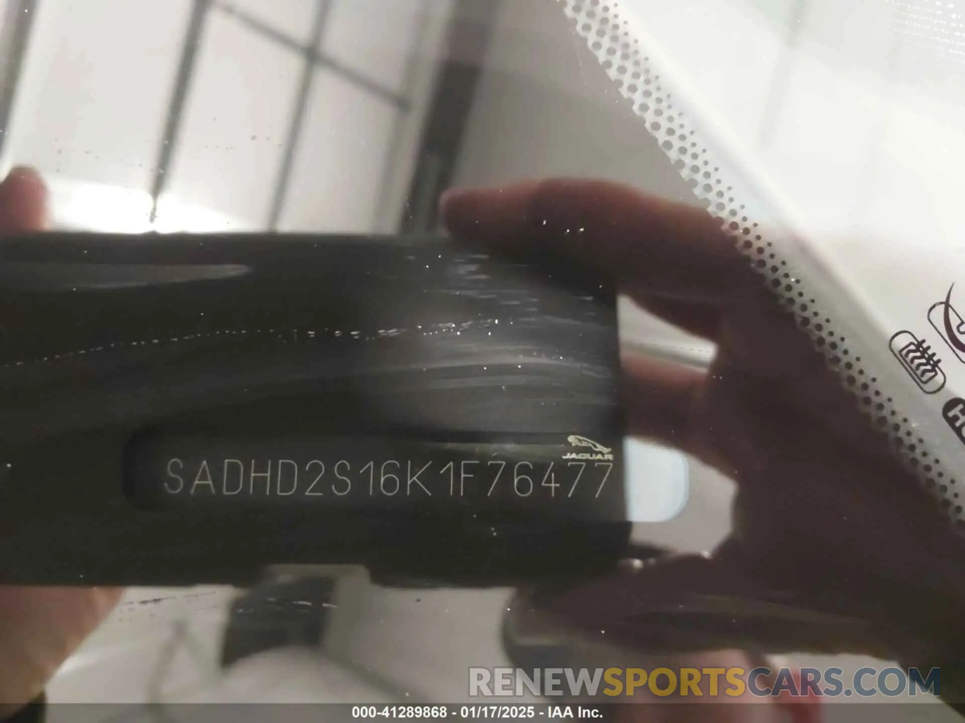 9 Photograph of a damaged car SADHD2S16K1F76477 JAGUAR I-PACE 2019