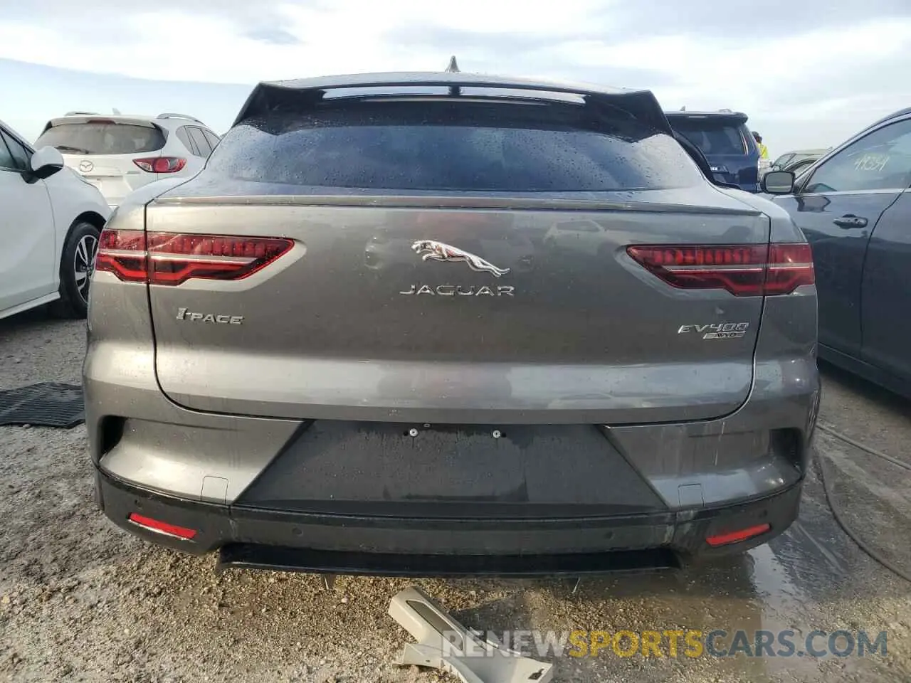 6 Photograph of a damaged car SADHD2S1XK1F62405 JAGUAR I-PACE 2019