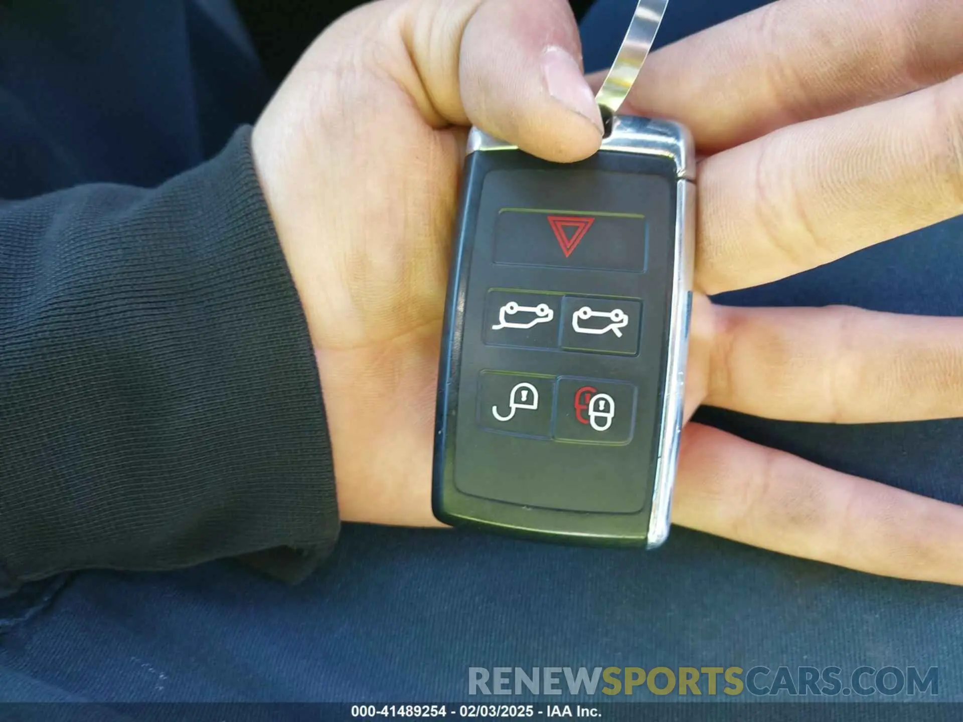 11 Photograph of a damaged car SADHC2S12L1F87240 JAGUAR I-PACE 2020
