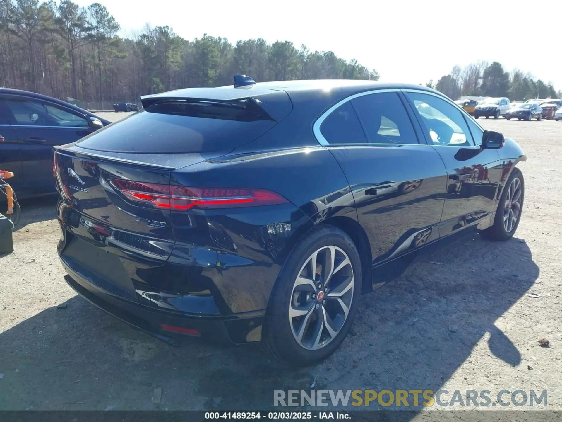 4 Photograph of a damaged car SADHC2S12L1F87240 JAGUAR I-PACE 2020