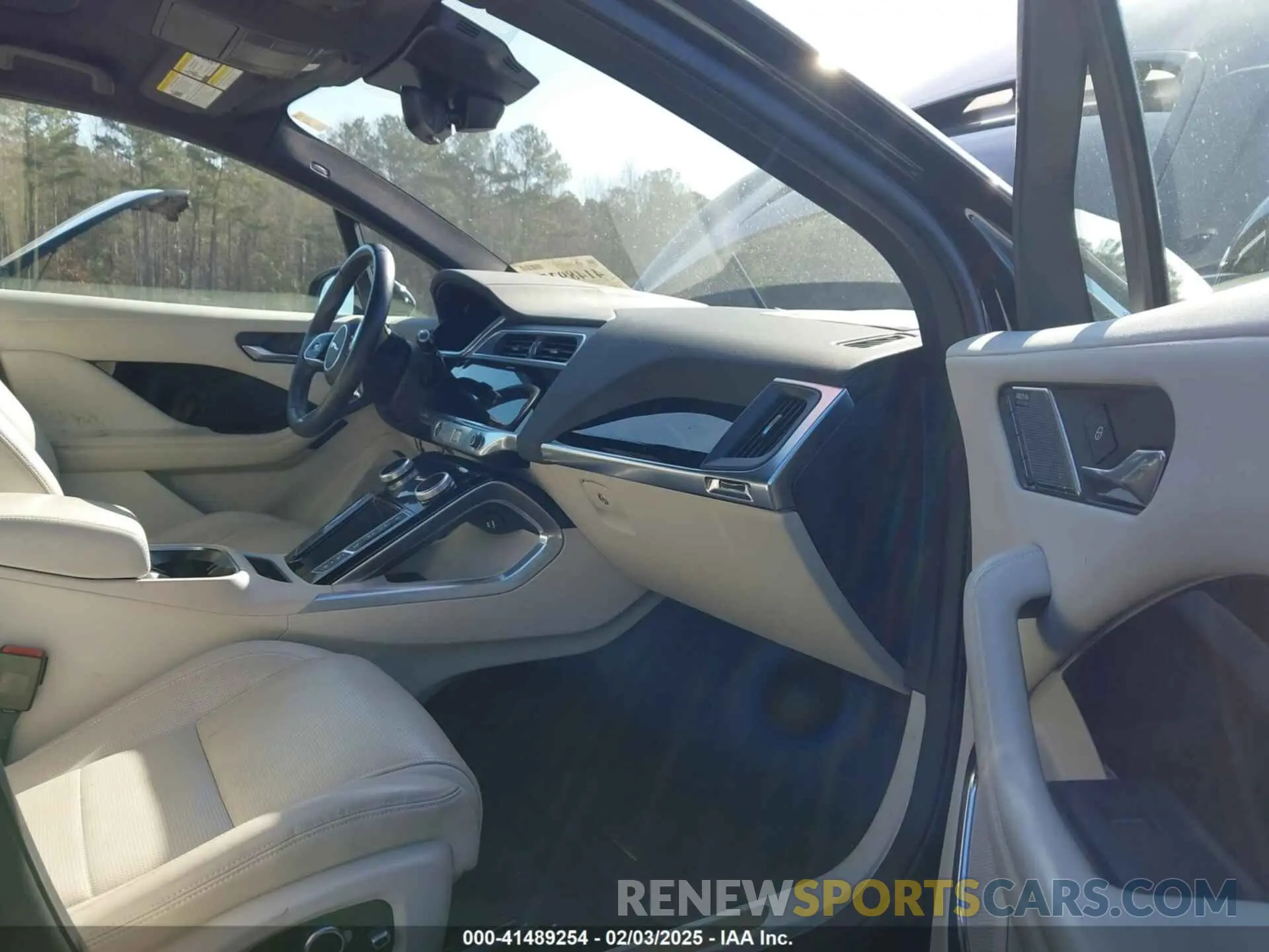 5 Photograph of a damaged car SADHC2S12L1F87240 JAGUAR I-PACE 2020