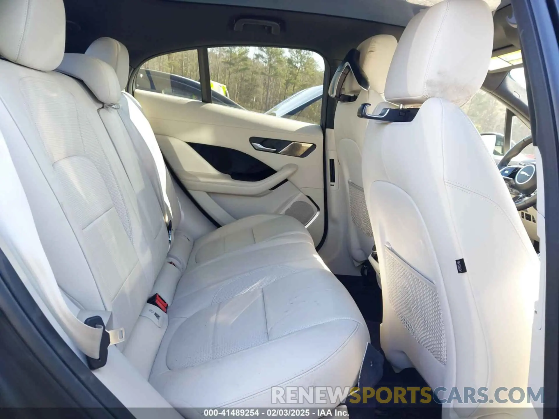 8 Photograph of a damaged car SADHC2S12L1F87240 JAGUAR I-PACE 2020
