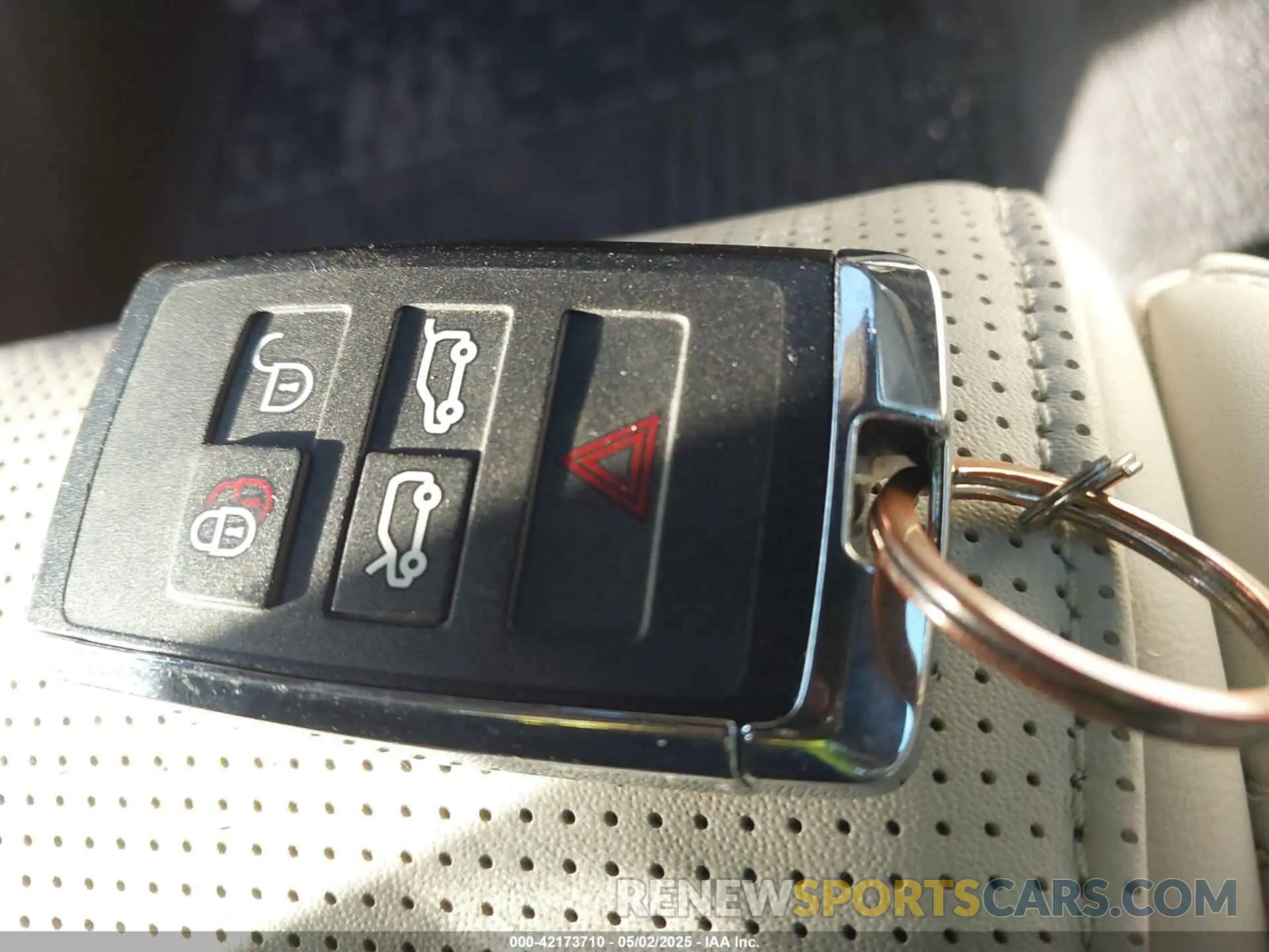 11 Photograph of a damaged car SADHD2S15N1622382 JAGUAR I-PACE 2022