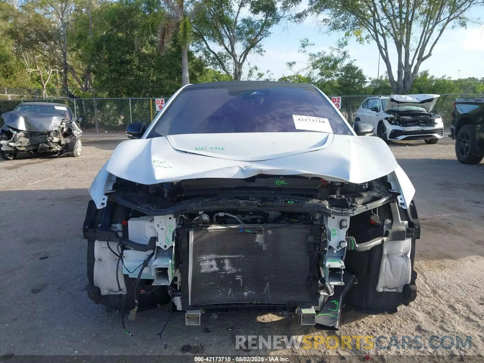 13 Photograph of a damaged car SADHD2S15N1622382 JAGUAR I-PACE 2022