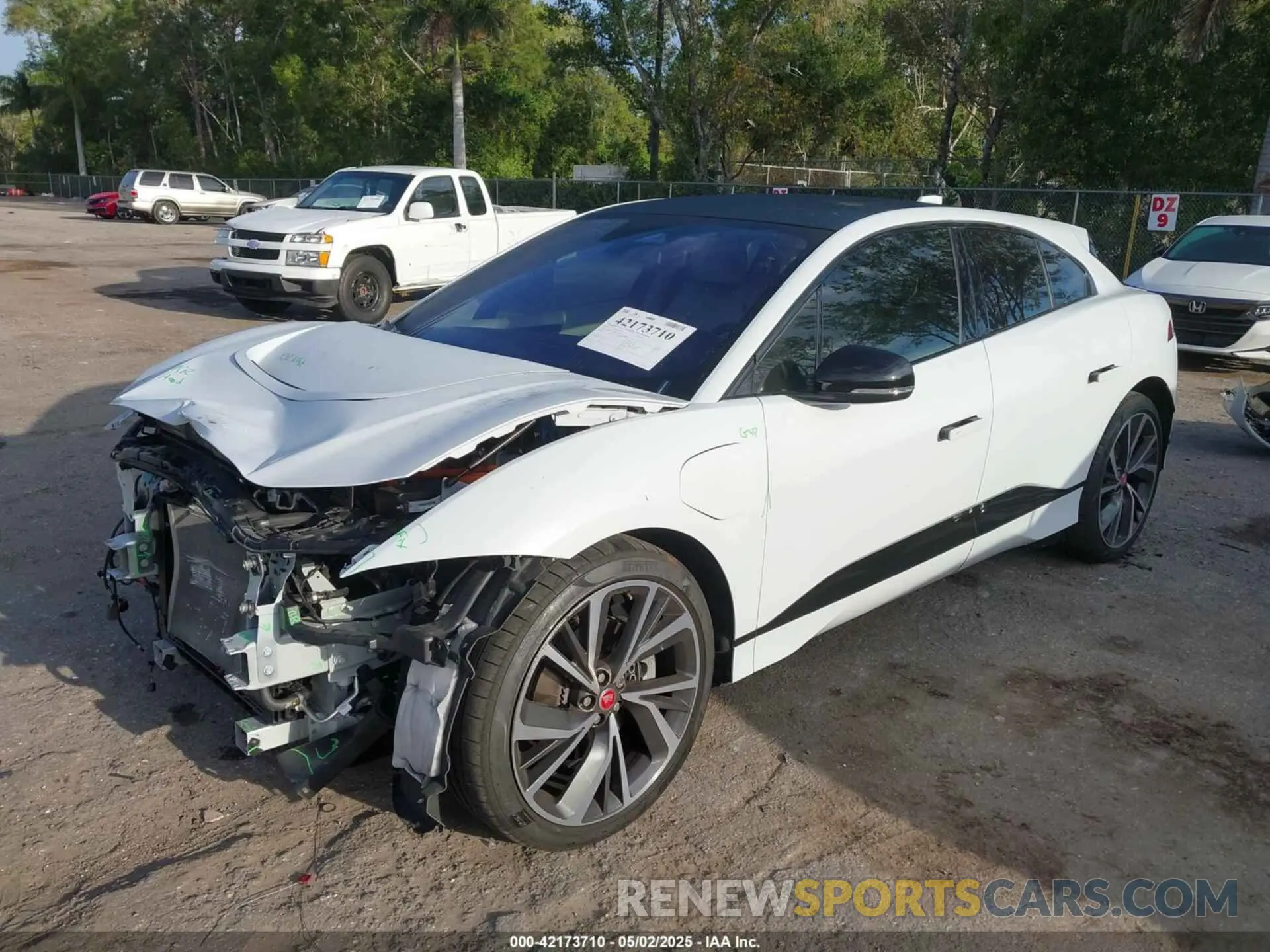 2 Photograph of a damaged car SADHD2S15N1622382 JAGUAR I-PACE 2022