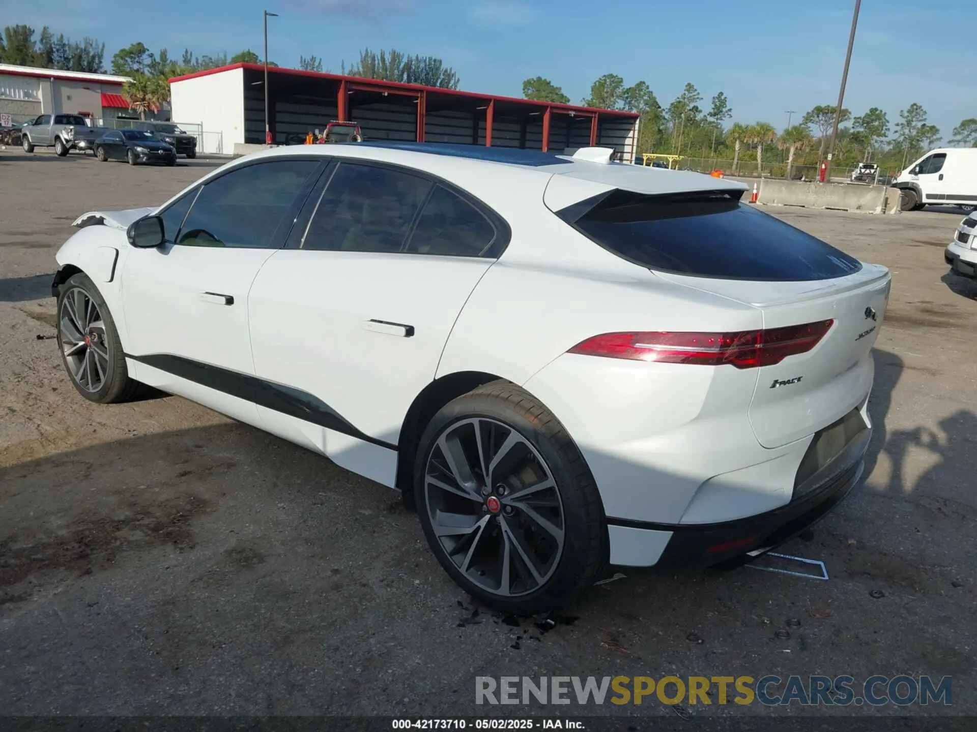 3 Photograph of a damaged car SADHD2S15N1622382 JAGUAR I-PACE 2022
