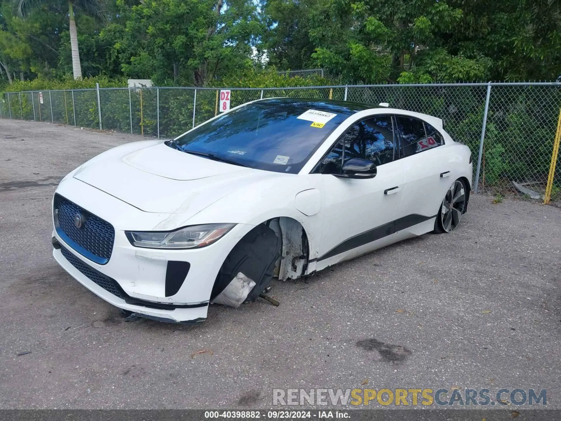 2 Photograph of a damaged car SADHD2S16N1623993 JAGUAR I-PACE 2022