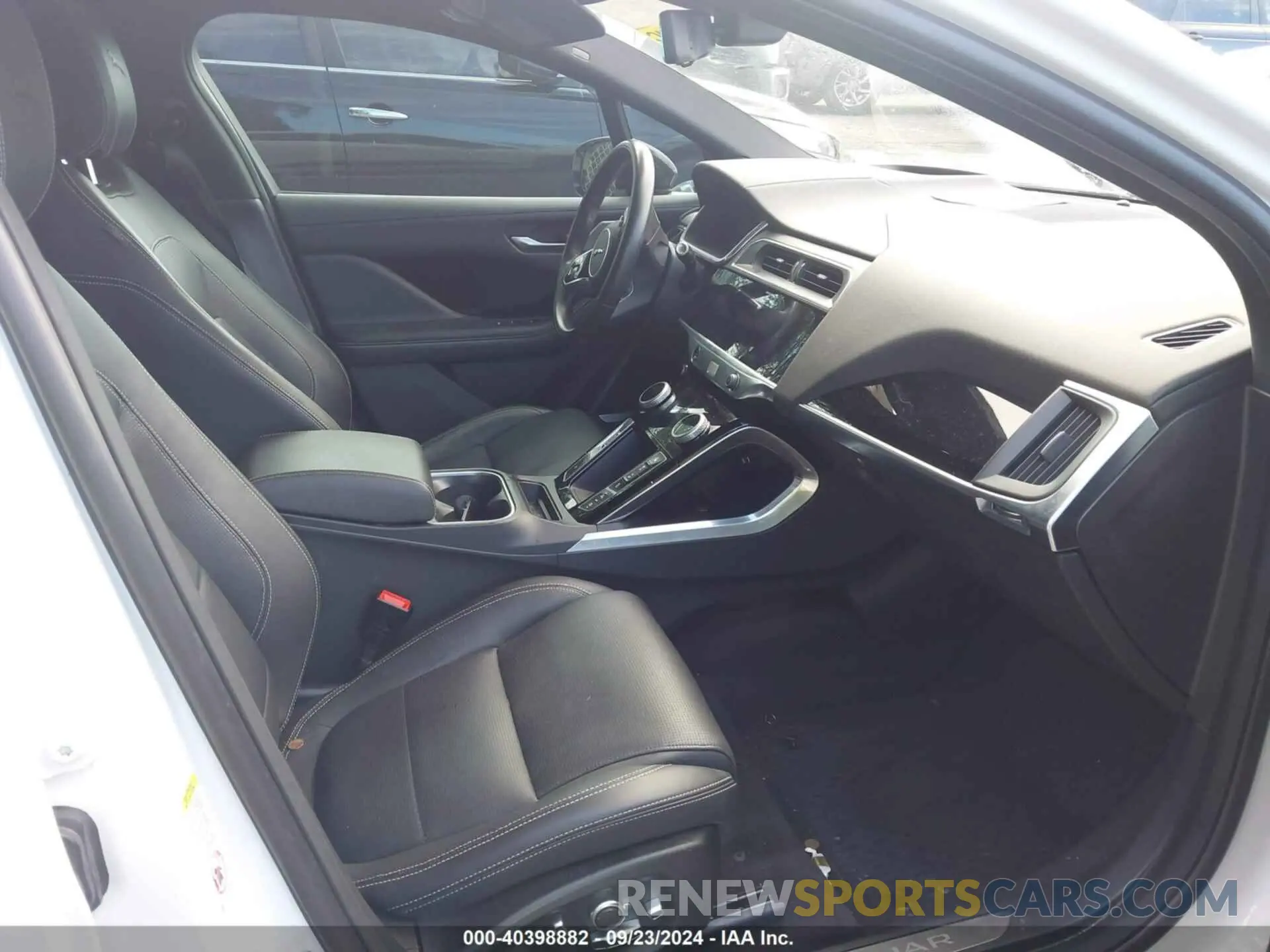 5 Photograph of a damaged car SADHD2S16N1623993 JAGUAR I-PACE 2022