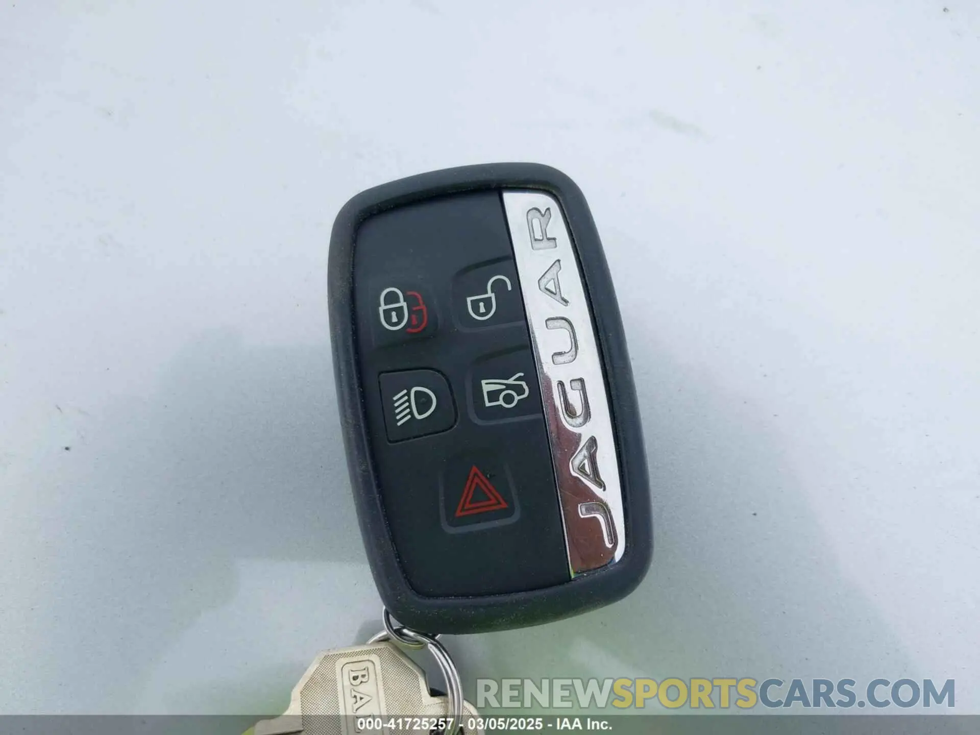 11 Фотография поврежденного автомобиля SAJAD4FX3KCP50256 JAGUAR XE 2019