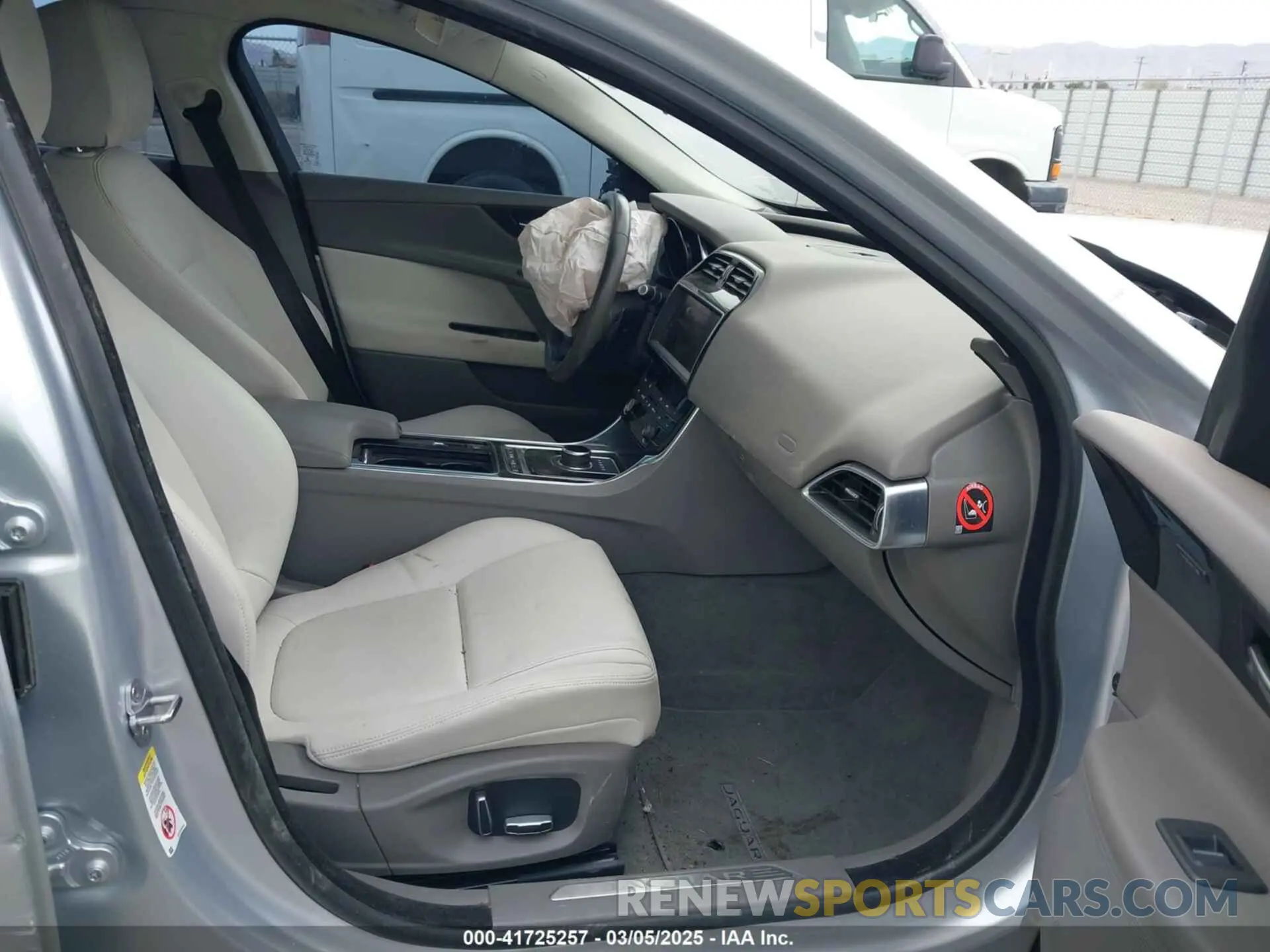 5 Фотография поврежденного автомобиля SAJAD4FX3KCP50256 JAGUAR XE 2019