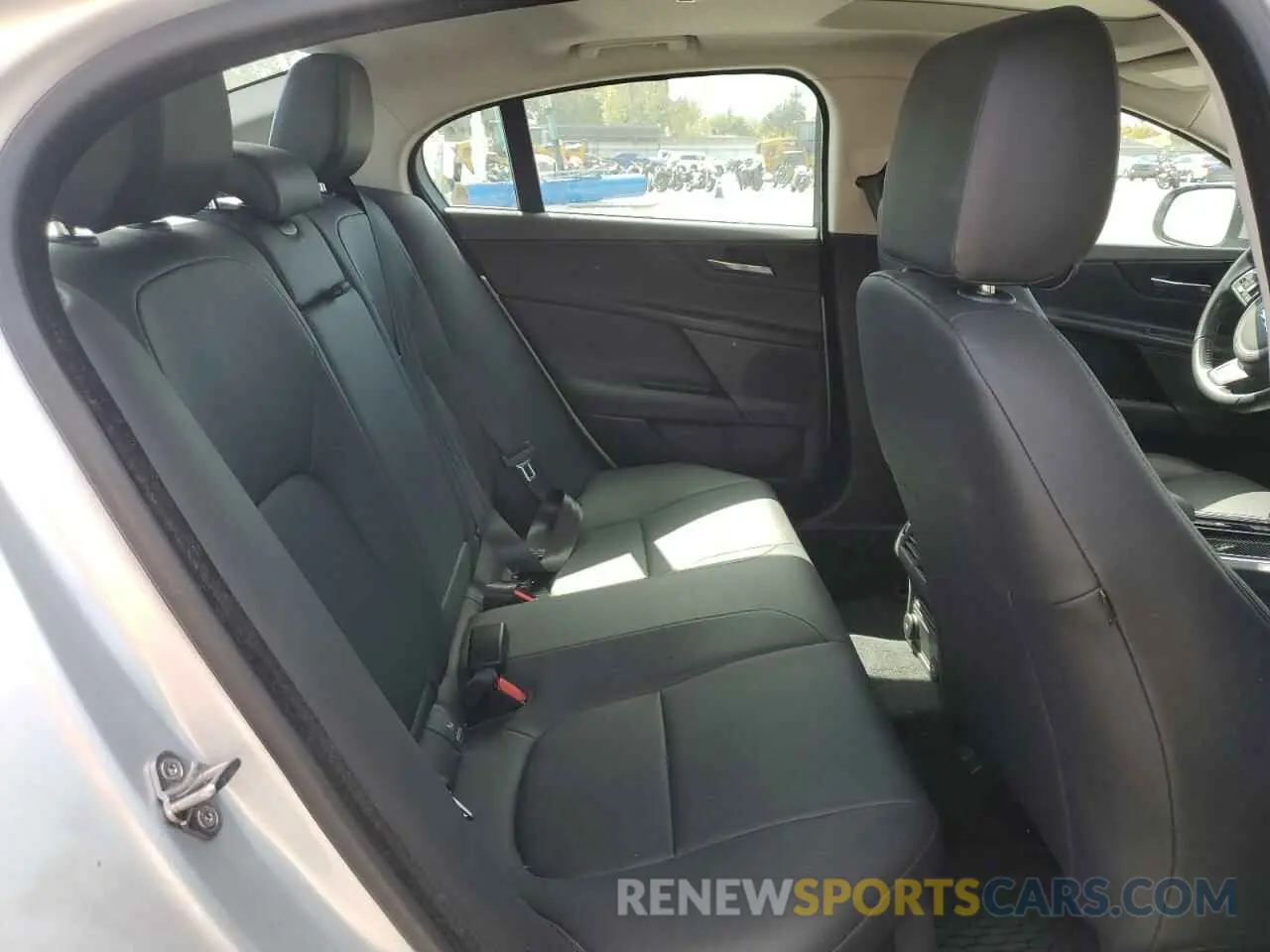 10 Photograph of a damaged car SAJAD4FX4KCP46524 JAGUAR XE 2019