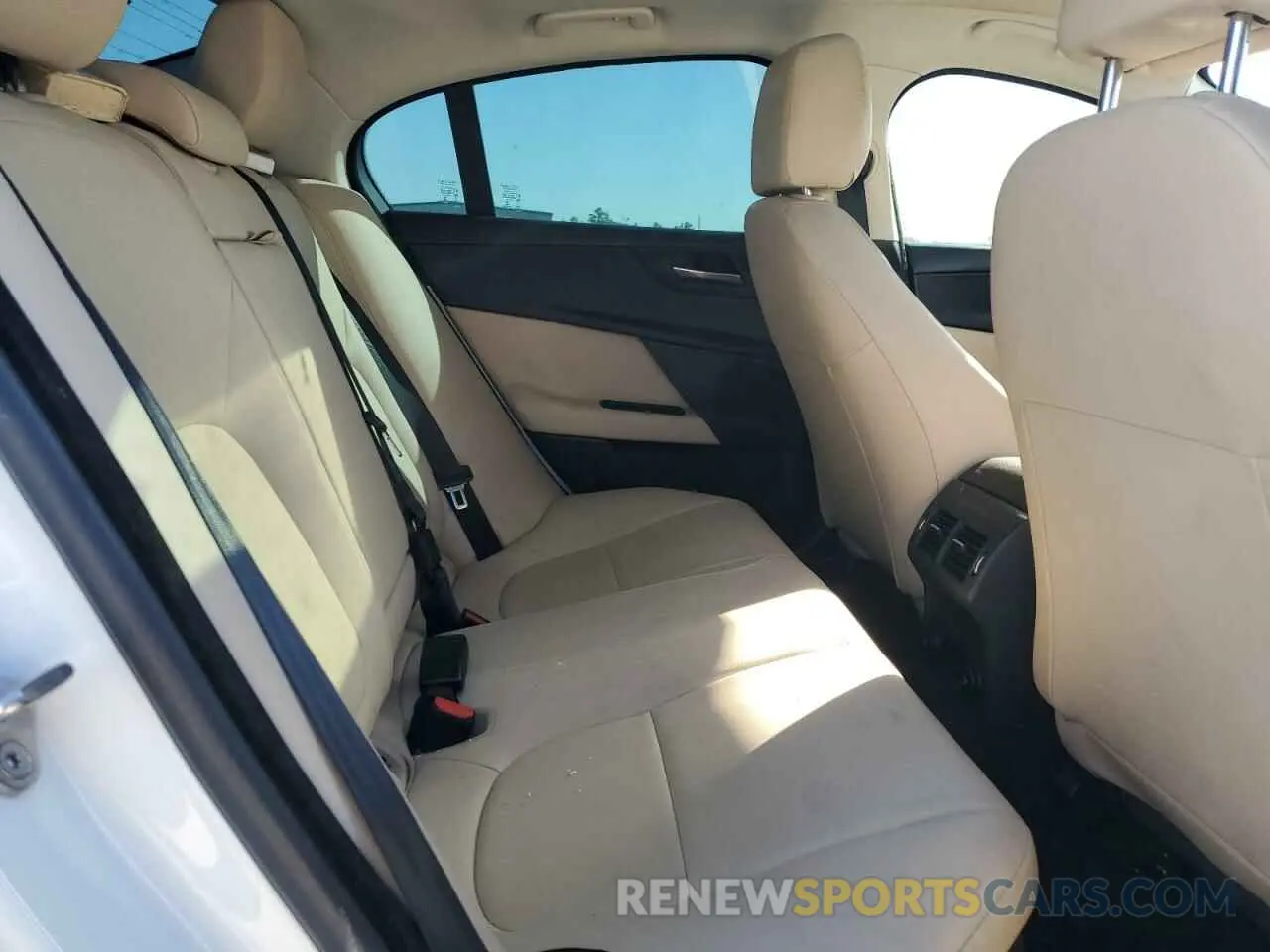 10 Photograph of a damaged car SAJAD4FX9KCP49404 JAGUAR XE 2019