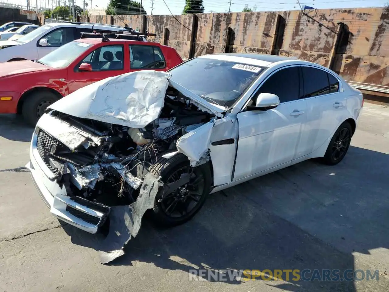 1 Фотография поврежденного автомобиля SAJAD4FXXKCP43952 JAGUAR XE 2019