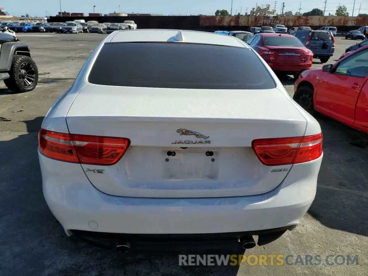 6 Фотография поврежденного автомобиля SAJAD4FXXKCP43952 JAGUAR XE 2019