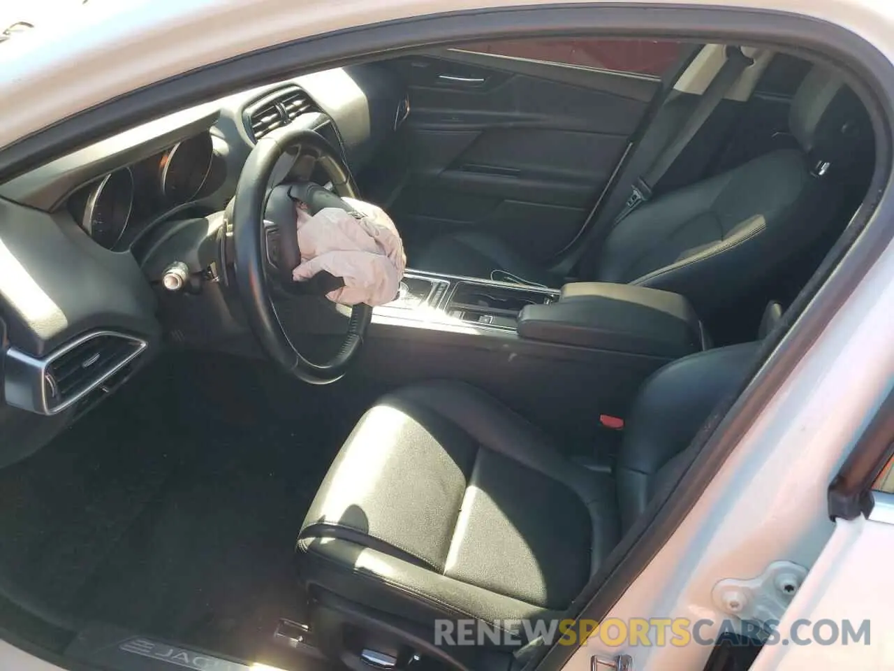 7 Фотография поврежденного автомобиля SAJAD4FXXKCP43952 JAGUAR XE 2019