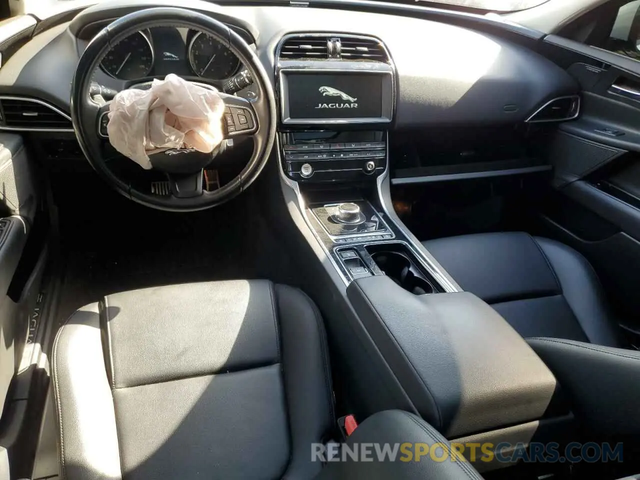 8 Фотография поврежденного автомобиля SAJAD4FXXKCP43952 JAGUAR XE 2019