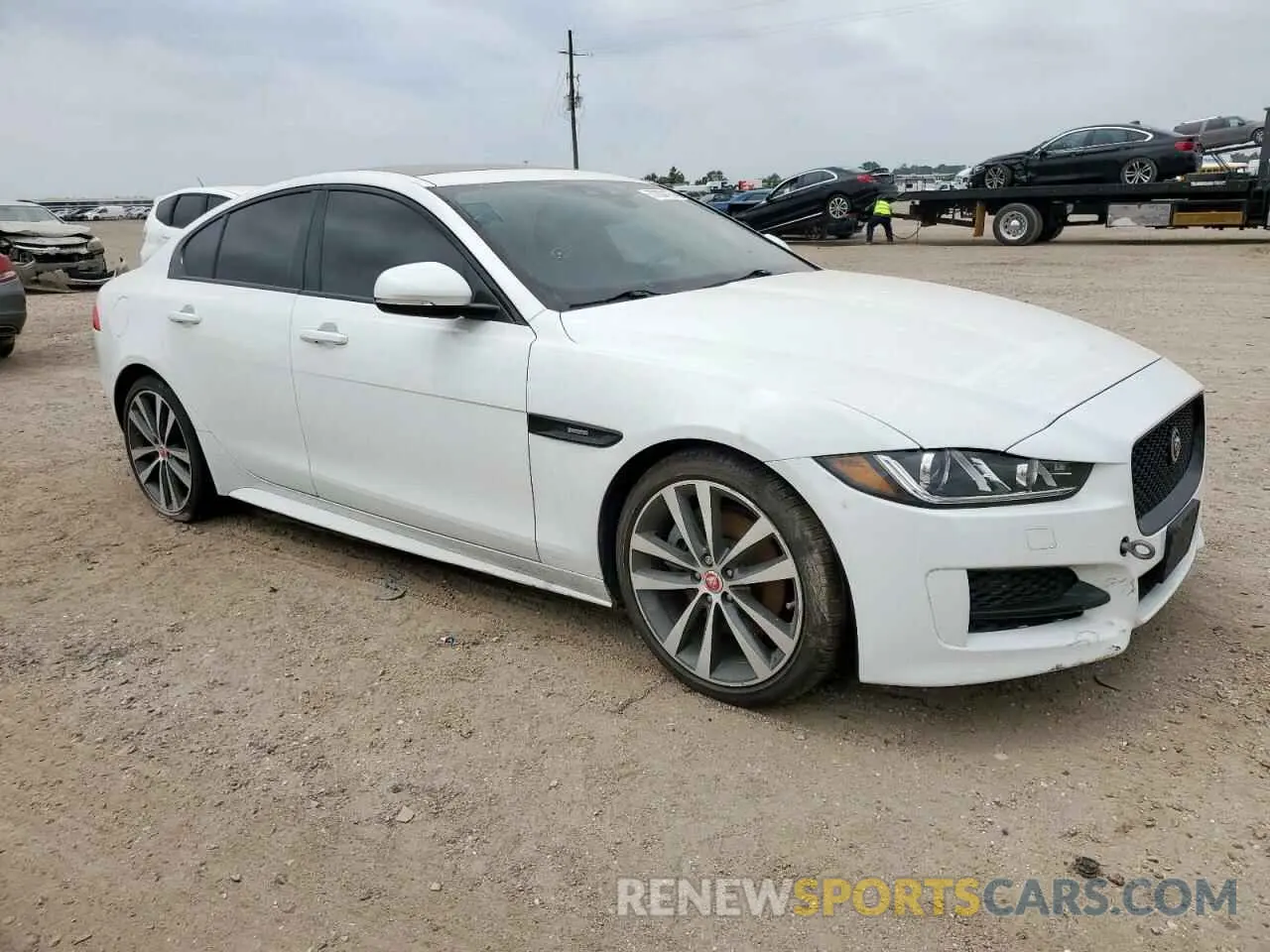 4 Фотография поврежденного автомобиля SAJAF4FX9KCP51339 JAGUAR XE 2019